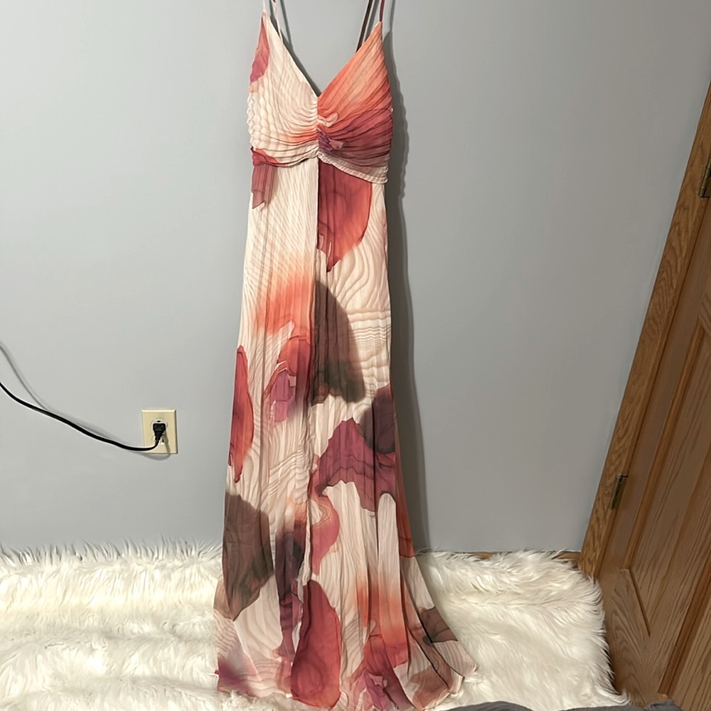 Size M pleated Express dress never worn